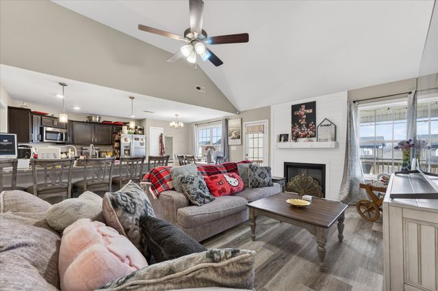 323 Dugger Dr, Clarksville, TN 37042