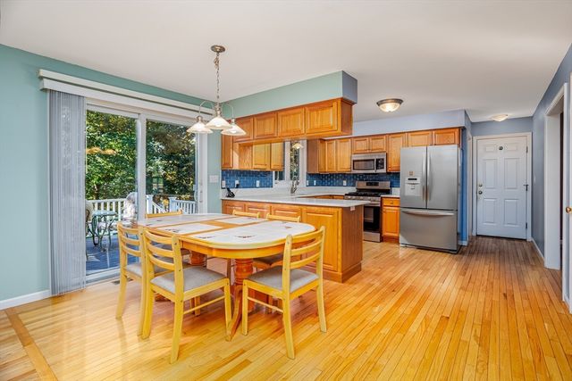 31 Prospect St, Pepperell, MA 01463