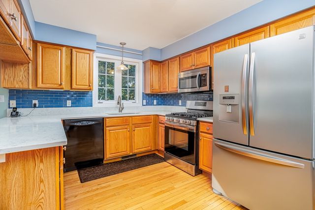 31 Prospect St, Pepperell, MA 01463