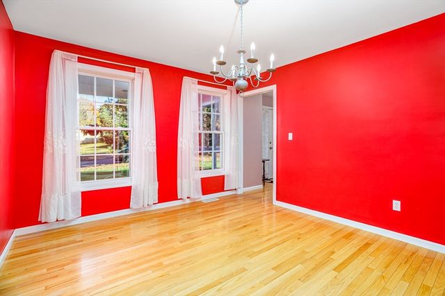 31 Prospect St, Pepperell, MA 01463