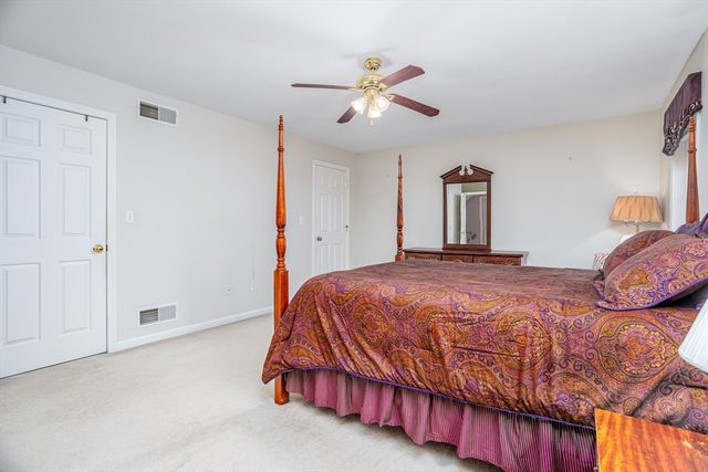 31 Prospect St, Pepperell, MA 01463