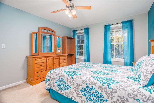 31 Prospect St, Pepperell, MA 01463