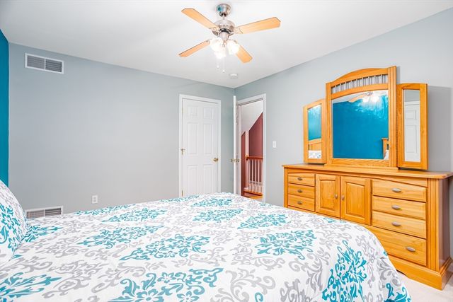 31 Prospect St, Pepperell, MA 01463