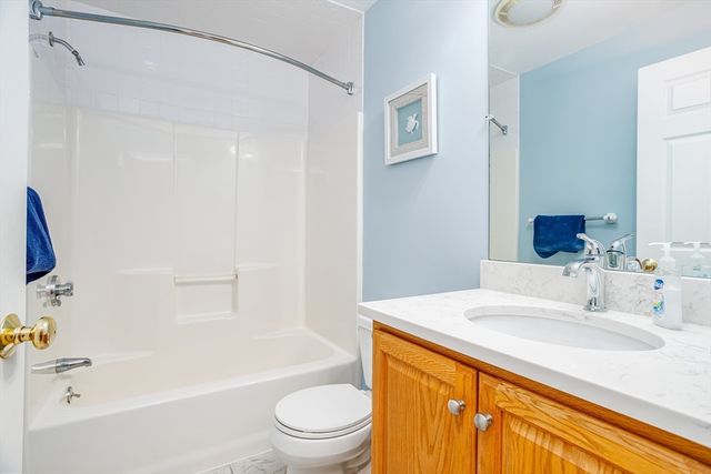 31 Prospect St, Pepperell, MA 01463