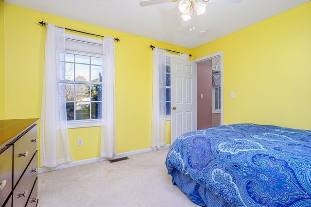 31 Prospect St, Pepperell, MA 01463