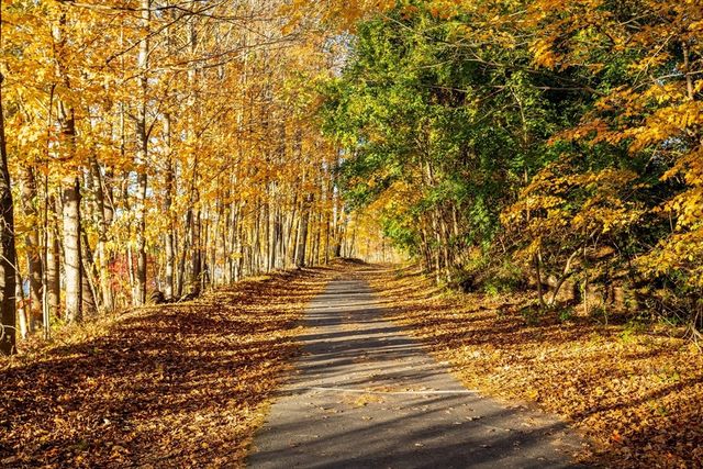 31 Prospect St, Pepperell, MA 01463