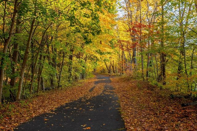 31 Prospect St, Pepperell, MA 01463