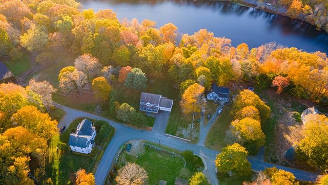 31 Prospect St, Pepperell, MA 01463