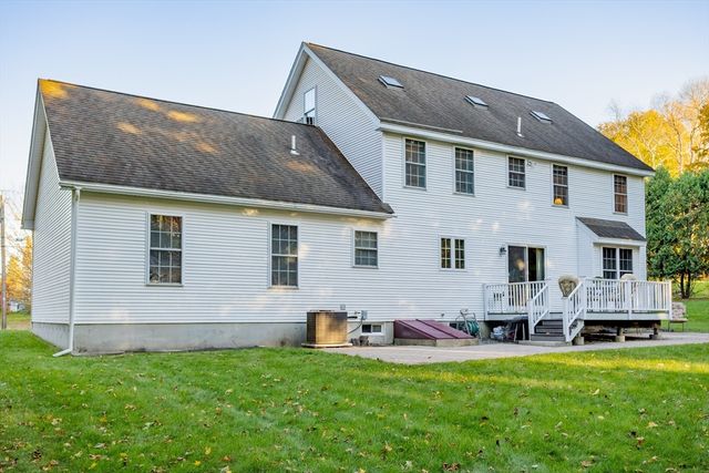 31 Prospect St, Pepperell, MA 01463