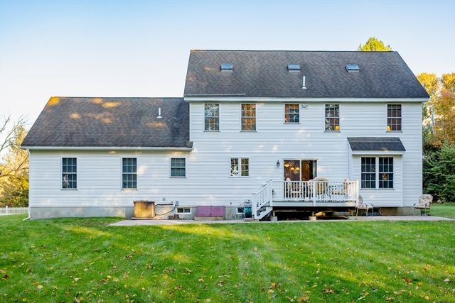 31 Prospect St, Pepperell, MA 01463
