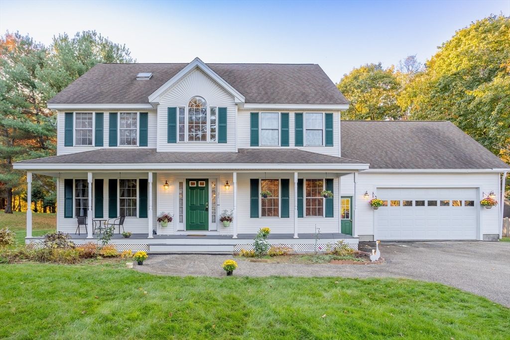 31 Prospect St, Pepperell, MA 01463