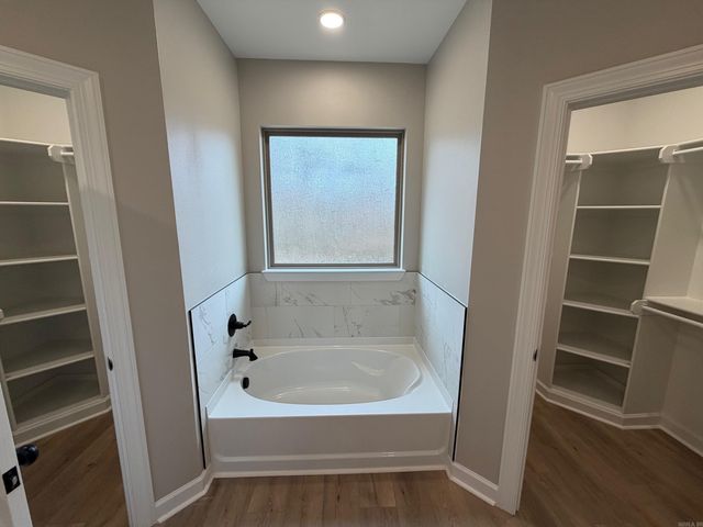 1917 Hidden Creek Drive, Sherwood, AR 72120