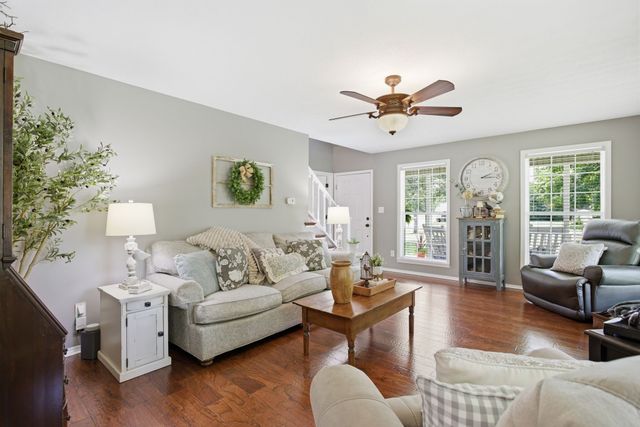 131 Pin Oaks Ln, Hohenwald, TN 38462