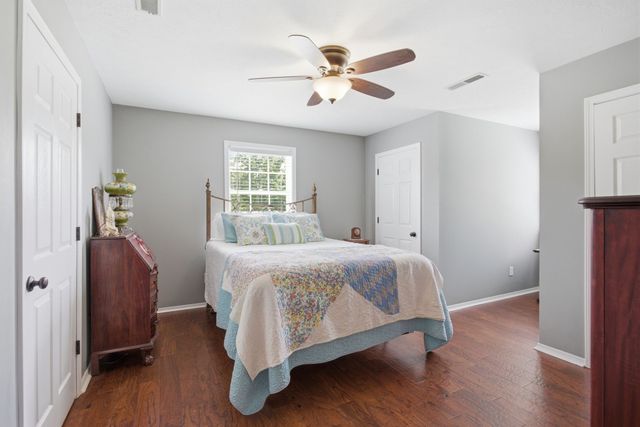 131 Pin Oaks Ln, Hohenwald, TN 38462