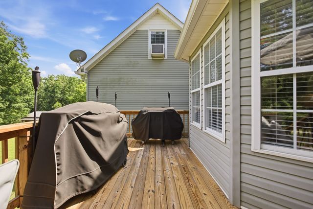 131 Pin Oaks Ln, Hohenwald, TN 38462