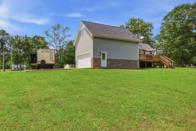 131 Pin Oaks Ln, Hohenwald, TN 38462