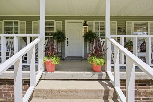 131 Pin Oaks Ln, Hohenwald, TN 38462