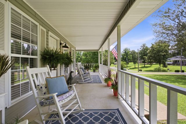 131 Pin Oaks Ln, Hohenwald, TN 38462