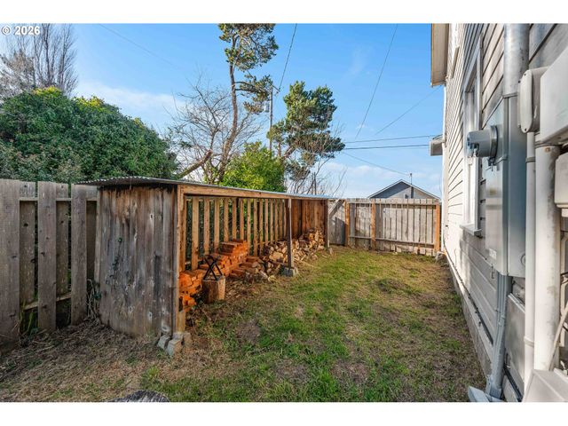 57586 PARKERSBURG Rd, Bandon, OR 97411