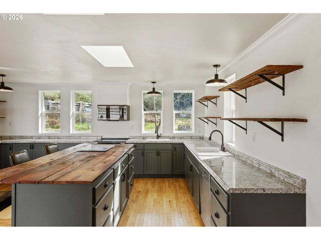 57586 PARKERSBURG Rd, Bandon, OR 97411