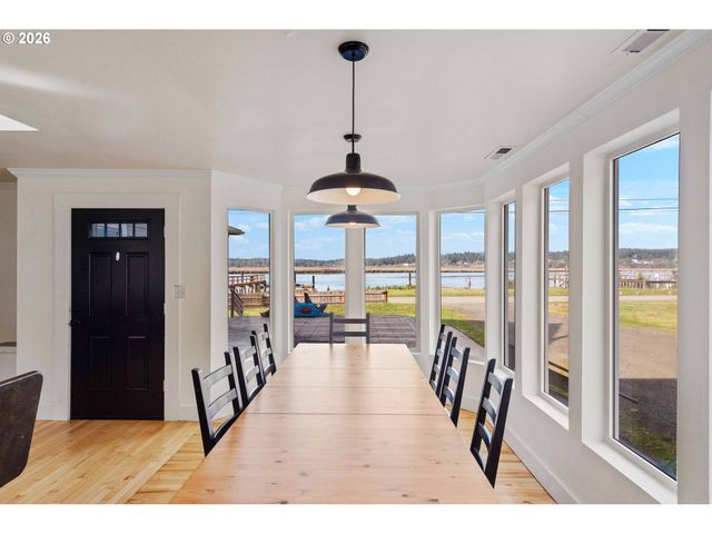 57586 PARKERSBURG Rd, Bandon, OR 97411