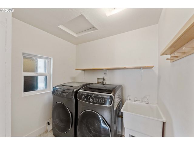 57586 PARKERSBURG Rd, Bandon, OR 97411