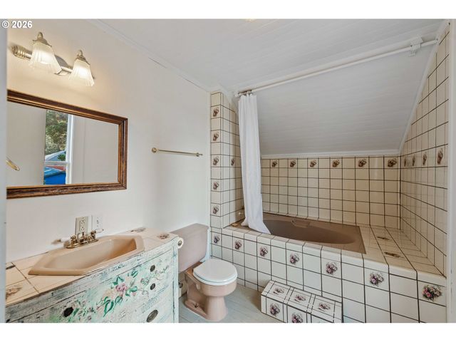 57586 PARKERSBURG Rd, Bandon, OR 97411