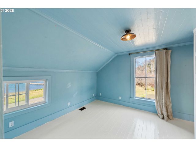 57586 PARKERSBURG Rd, Bandon, OR 97411