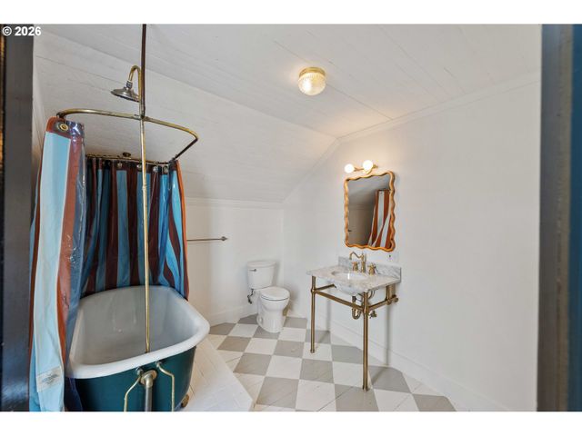 57586 PARKERSBURG Rd, Bandon, OR 97411