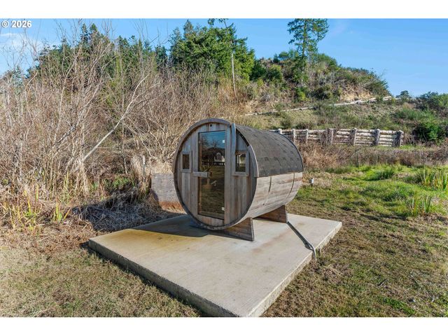 57586 PARKERSBURG Rd, Bandon, OR 97411