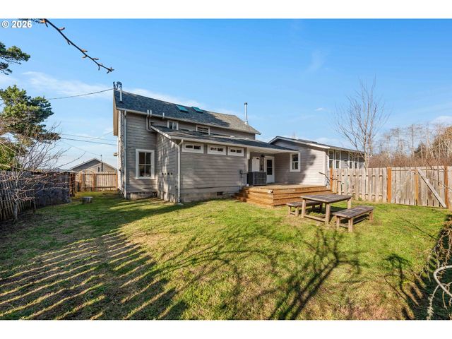 57586 PARKERSBURG Rd, Bandon, OR 97411