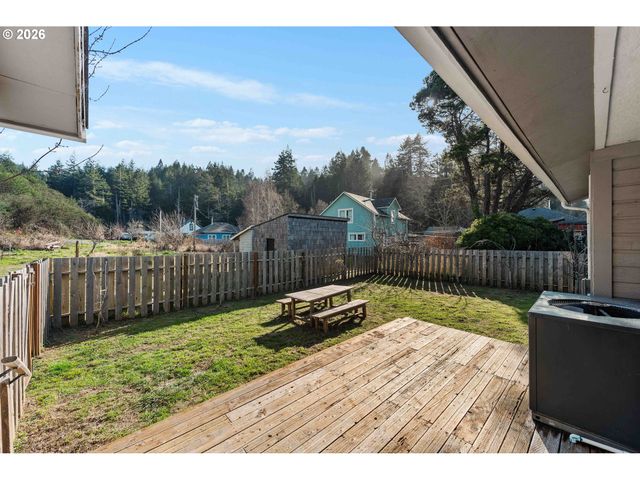 57586 PARKERSBURG Rd, Bandon, OR 97411