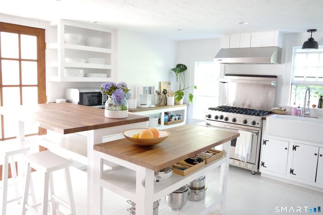 450 Harbor Road, Fairfield, CT 06890