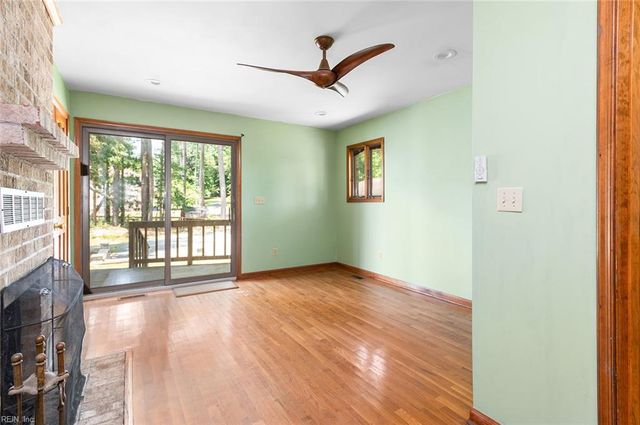 5414 York Haven LN, Gloucester, VA 23061