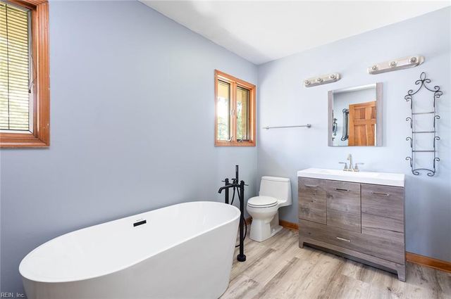 5414 York Haven LN, Gloucester, VA 23061