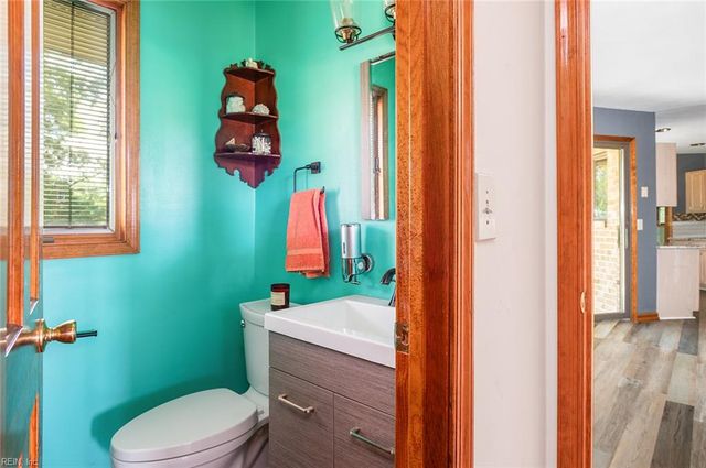 5414 York Haven LN, Gloucester, VA 23061