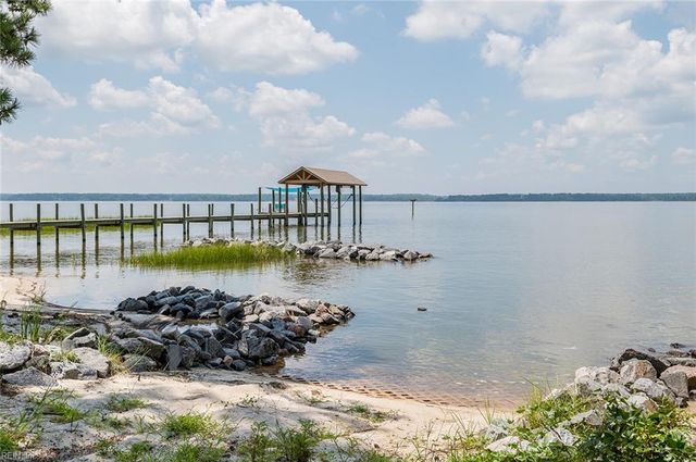 5414 York Haven LN, Gloucester, VA 23061
