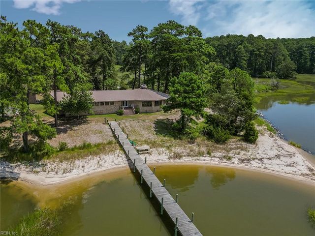 5414 York Haven LN, Gloucester, VA 23061