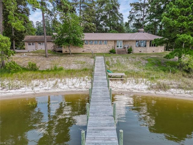5414 York Haven LN, Gloucester, VA 23061