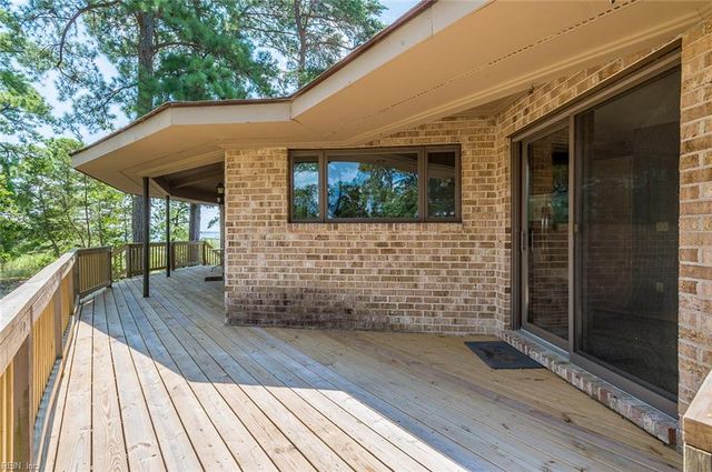 5414 York Haven LN, Gloucester, VA 23061