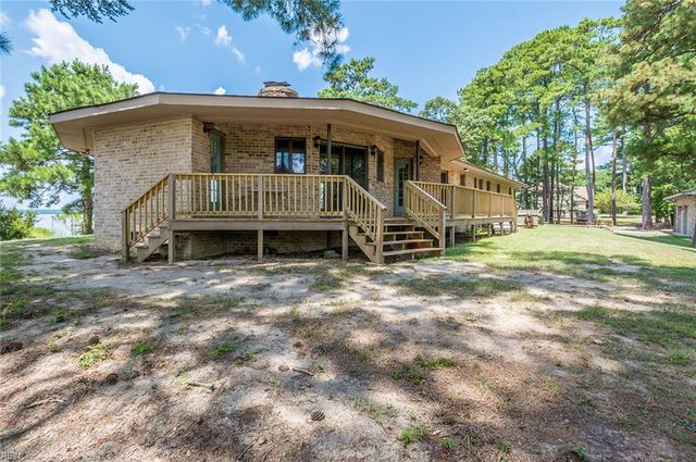 5414 York Haven LN, Gloucester, VA 23061