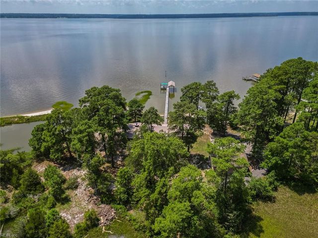 5414 York Haven LN, Gloucester, VA 23061