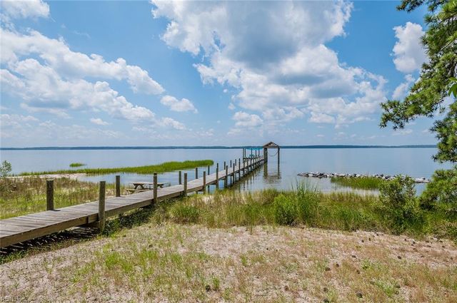 5414 York Haven LN, Gloucester, VA 23061