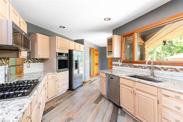 5414 York Haven LN, Gloucester, VA 23061
