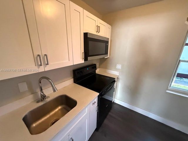 2140 NW 24th Street 2, Miami, FL 33142