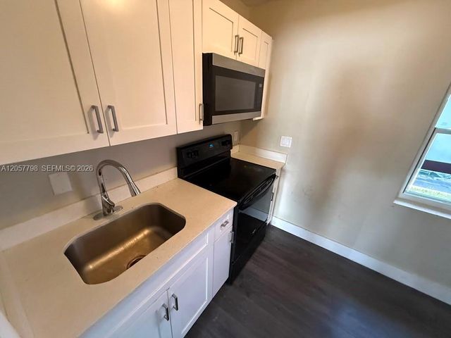 2140 NW 24th Street 2, Miami, FL 33142