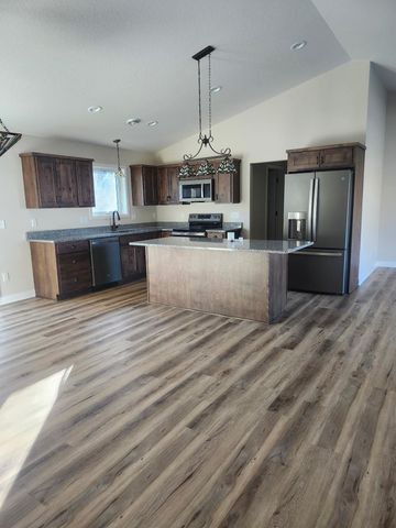 414 Knollwood Avenue, Saint Croix Falls, WI 54024