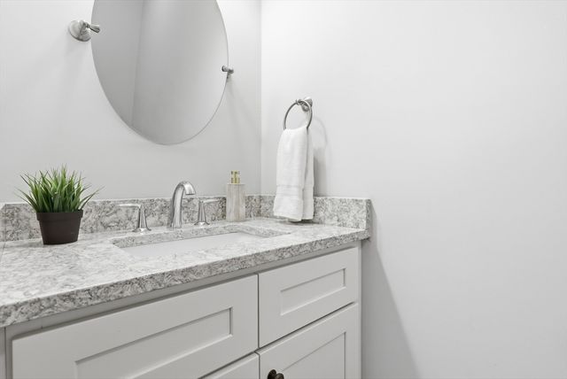 8 Cheevers Path 8, Bedford, MA 01730