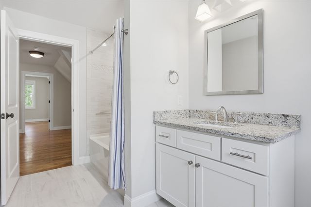 8 Cheevers Path 8, Bedford, MA 01730