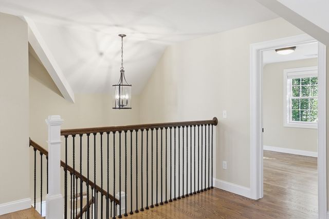 8 Cheevers Path 8, Bedford, MA 01730